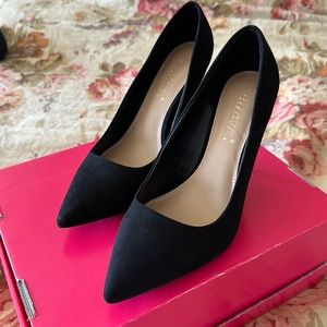 Shoe Dazzle Gisselle Suede Pointed Toe Pump Heel